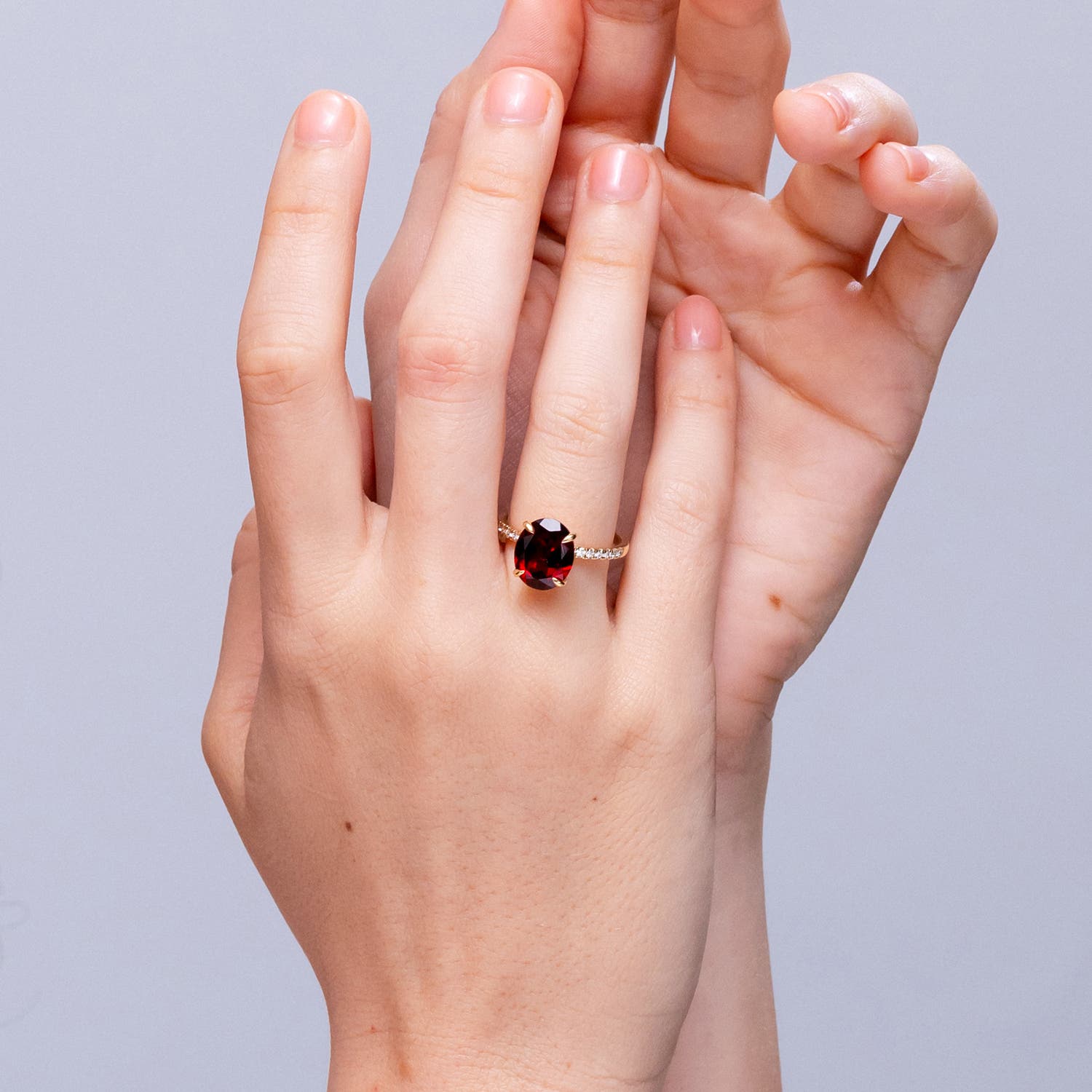 A - Garnet / 3.09 CT / 14 KT Yellow Gold