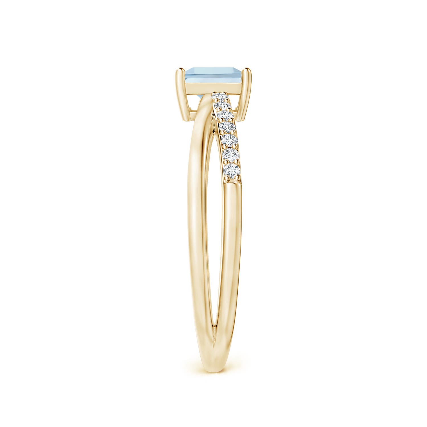 AA - Aquamarine / 0.72 CT / 14 KT Yellow Gold