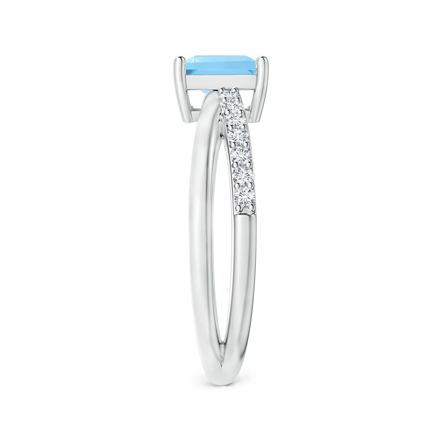 A - Swiss Blue Topaz / 1.55 CT / 14 KT White Gold