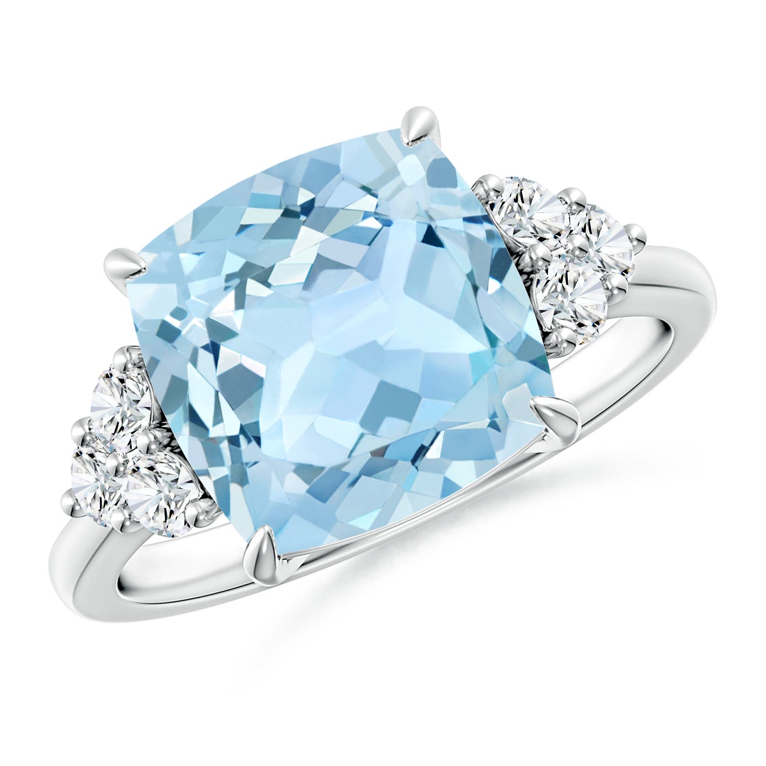 AAA - Aquamarine / 3.85 CT / 14 KT White Gold