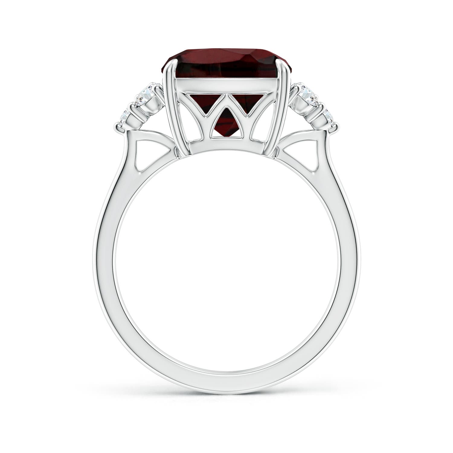 AA - Garnet / 4.55 CT / 14 KT White Gold