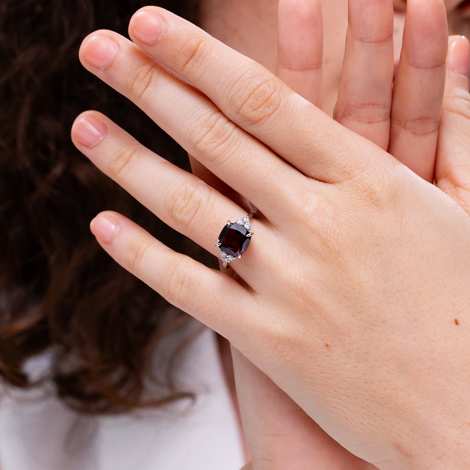 A - Garnet / 2.71 CT / 14 KT Yellow Gold