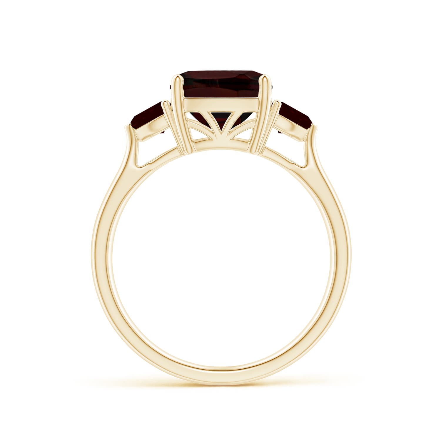 A - Garnet / 3 CT / 14 KT Yellow Gold