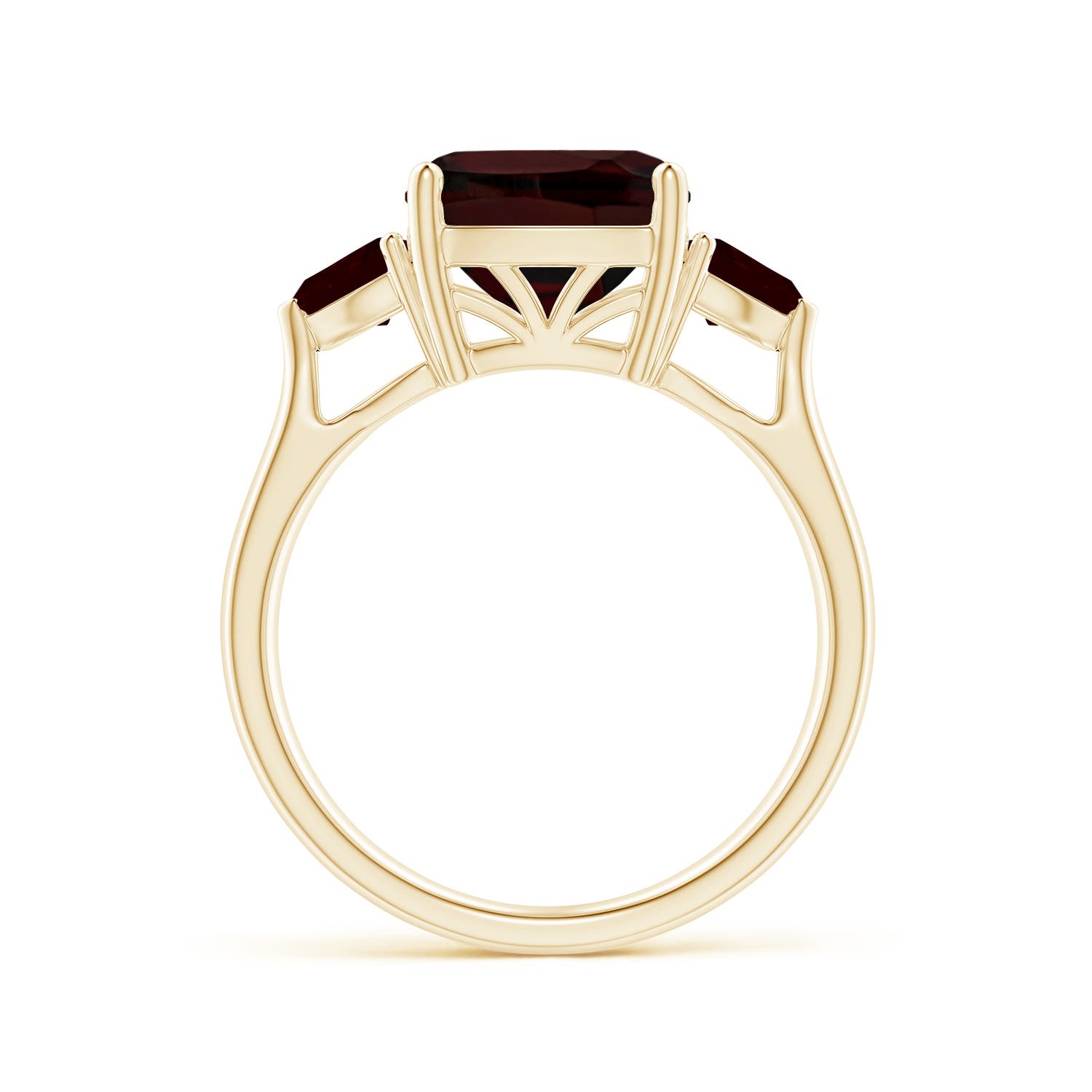 A - Garnet / 4.6 CT / 14 KT Yellow Gold