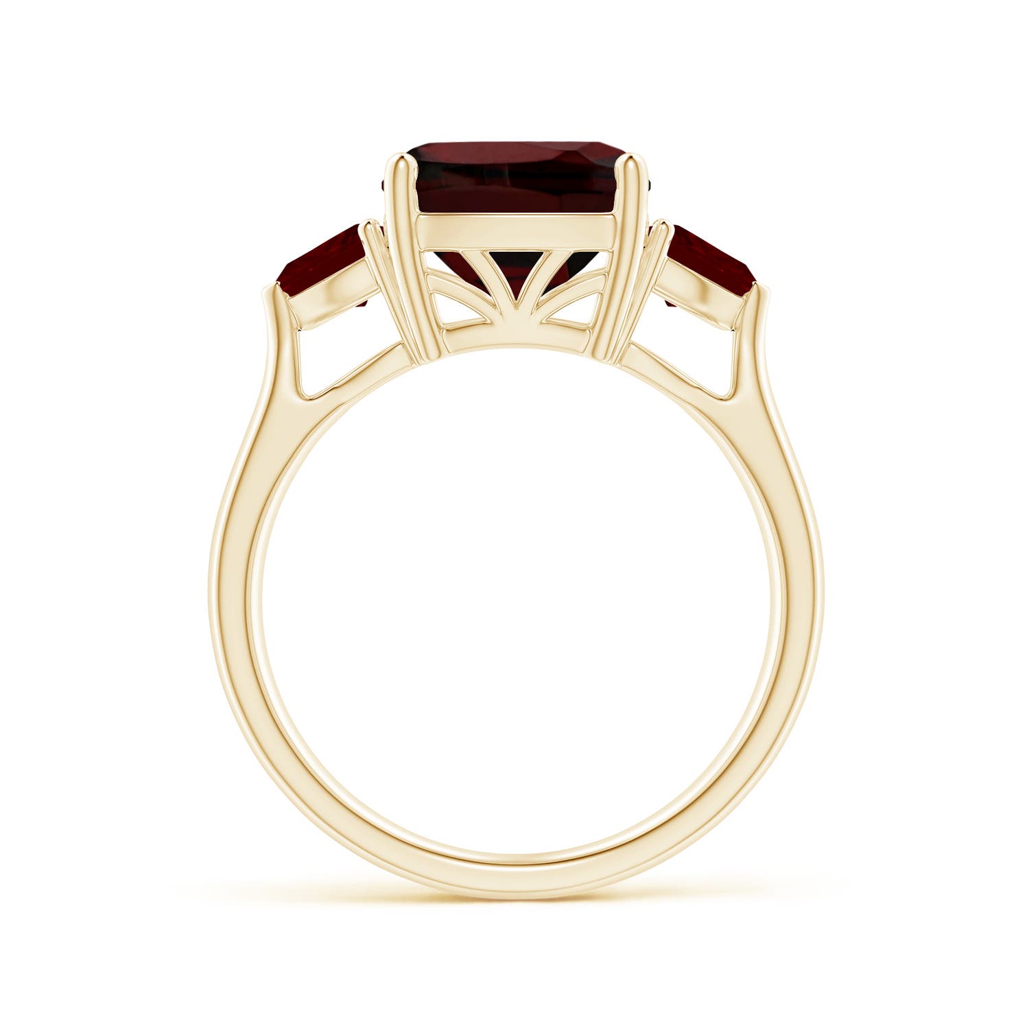 AA - Garnet / 4.6 CT / 14 KT Yellow Gold