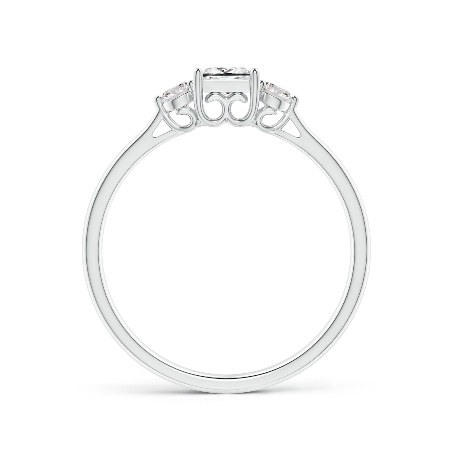 I-J, I1-I2 / 0.52 CT / 14 KT White Gold