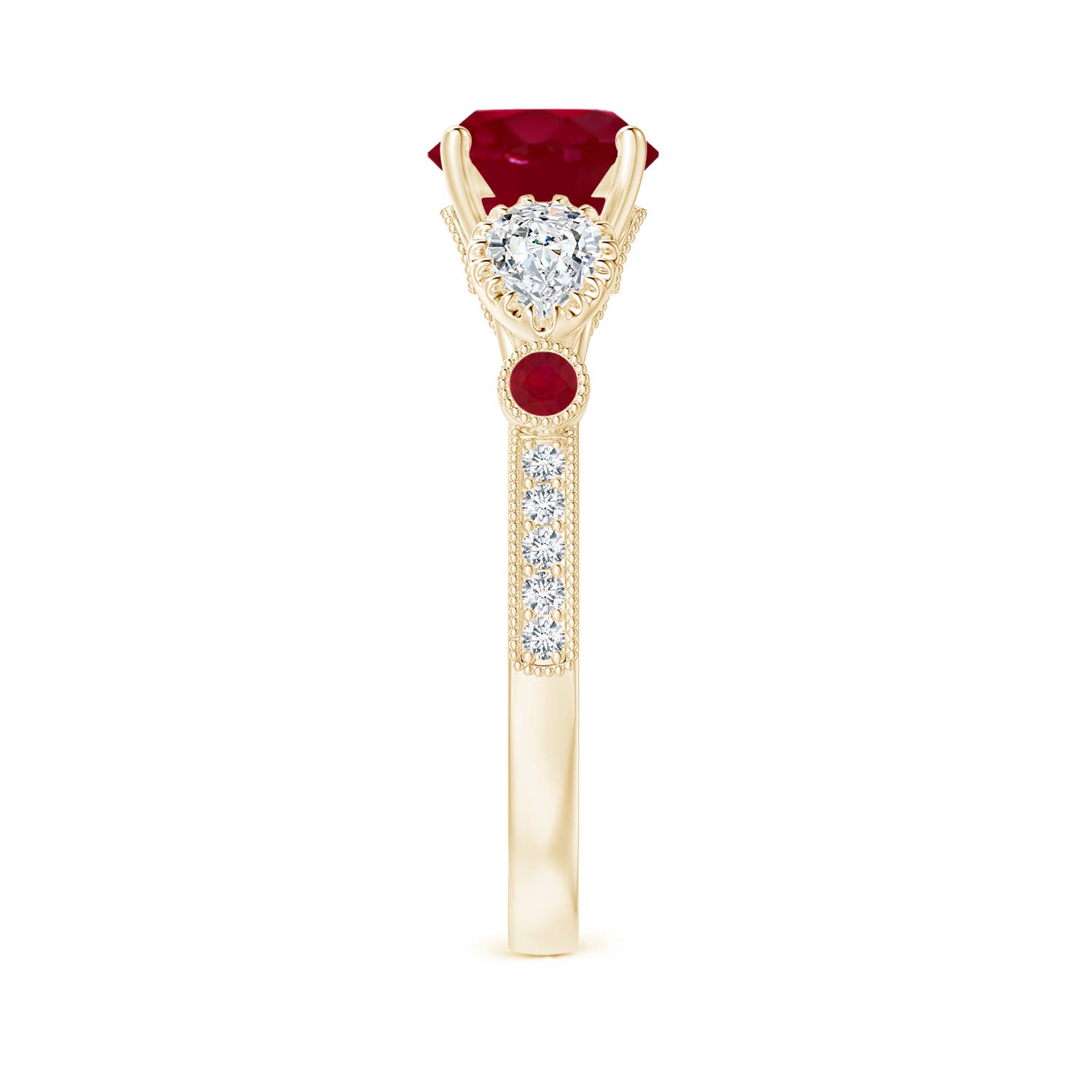 AA - Ruby / 2.21 CT / 14 KT Yellow Gold