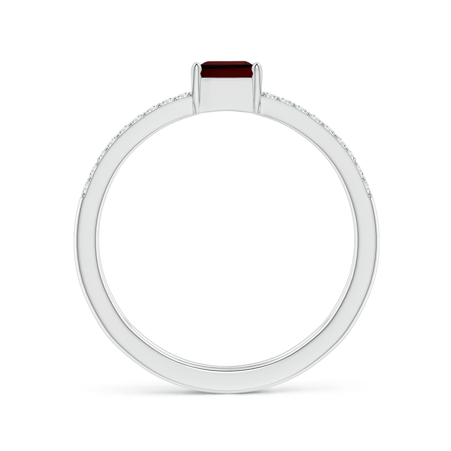 AA - Garnet / 1.04 CT / 14 KT White Gold