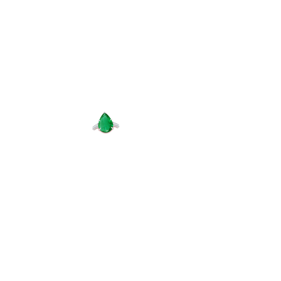 15.6x8.70mm AA Claw-Set GIA Certified Pear-Shaped Emerald Tapered Shank ring with Diamonds in P950 Platinum body-hand