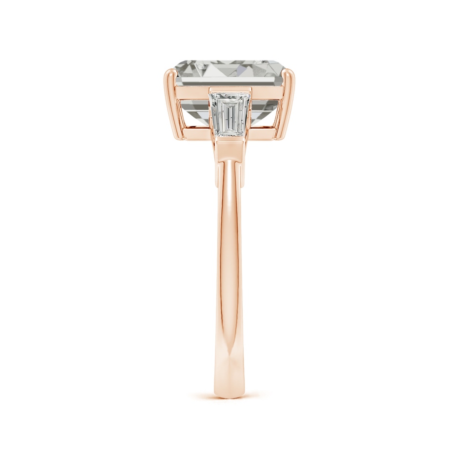 9x7mm KI3 Emerald-Cut and Tapered Baguette Diamond Side Stone Engagement Ring in Rose Gold side 299