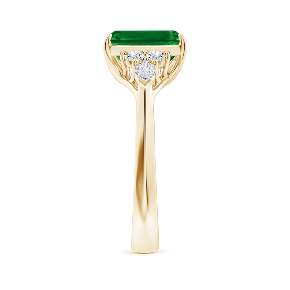 9x7mm AAAA Emerald-Cut Emerald Side Stone Engagement Ring with Diamonds in Yellow Gold side 299