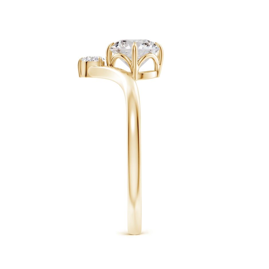 5.9mm IJI1I2 Prong-Set Round Diamond Chevron Engagement Ring in Yellow Gold side 299