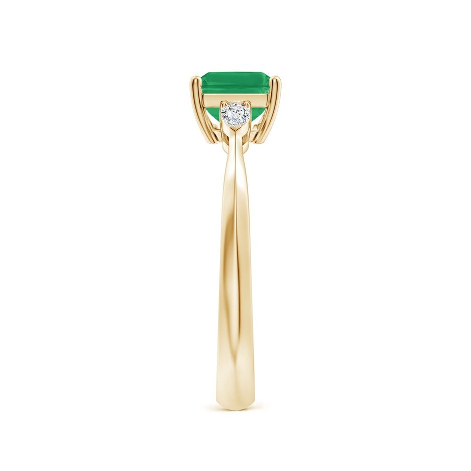 8x6mm A Classic East-West Emerald-Cut Emerald Side Stone Engagement Ring in Yellow Gold side 299