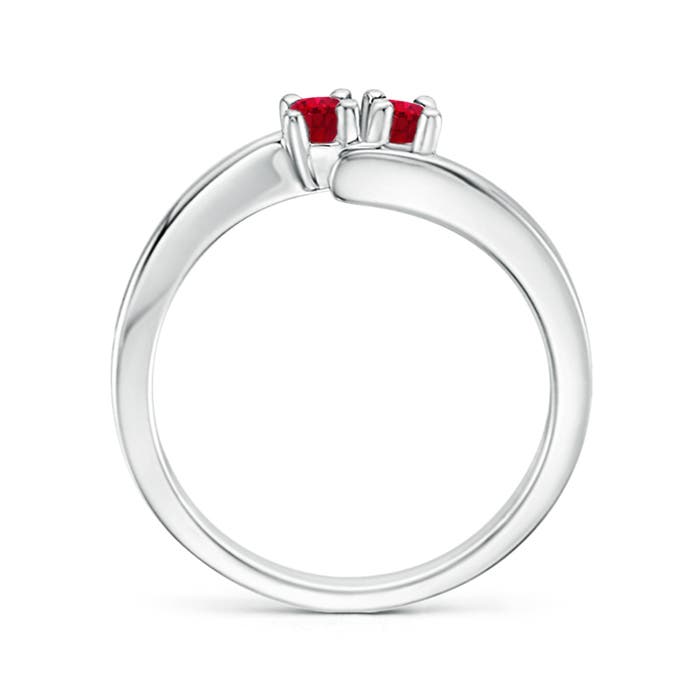 AAA - Ruby / 0.3 CT / 14 KT White Gold