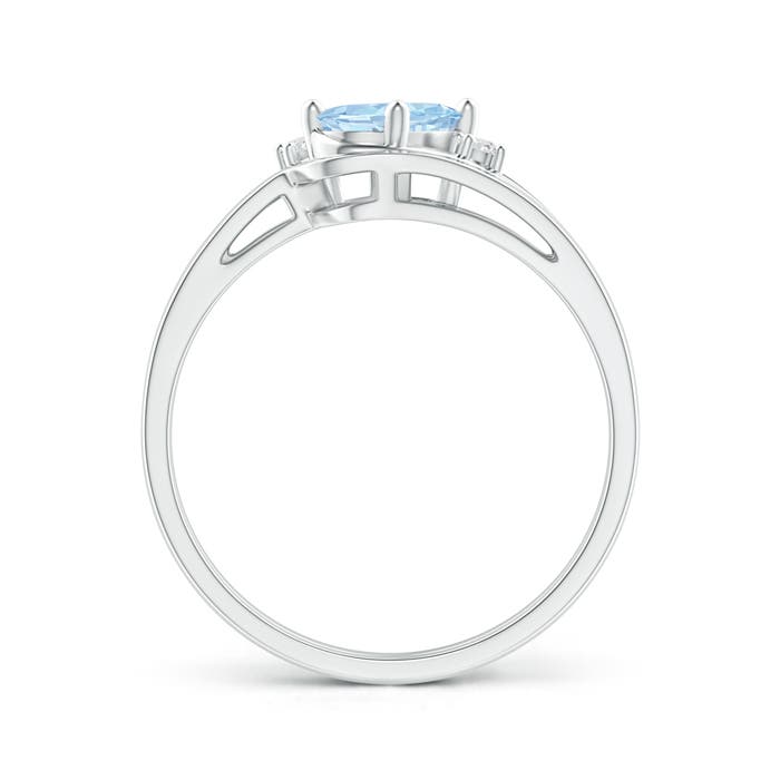 AA - Aquamarine / 0.63 CT / 14 KT White Gold