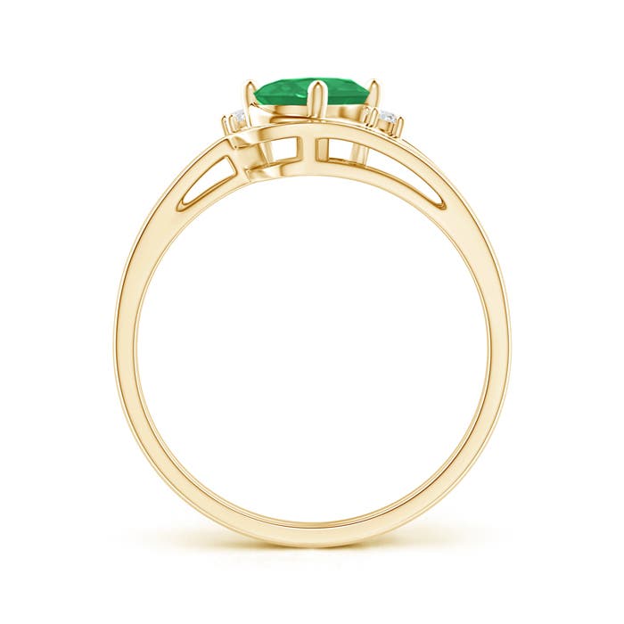 A - Emerald / 0.69 CT / 14 KT Yellow Gold