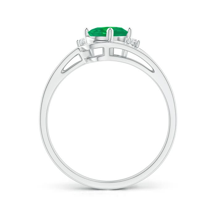 AA - Emerald / 0.69 CT / 14 KT White Gold