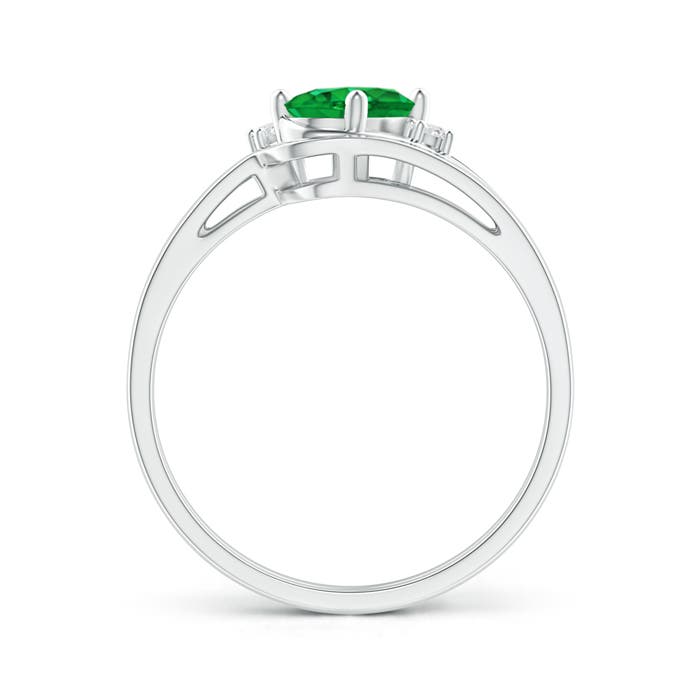 AAA - Emerald / 0.69 CT / 14 KT White Gold