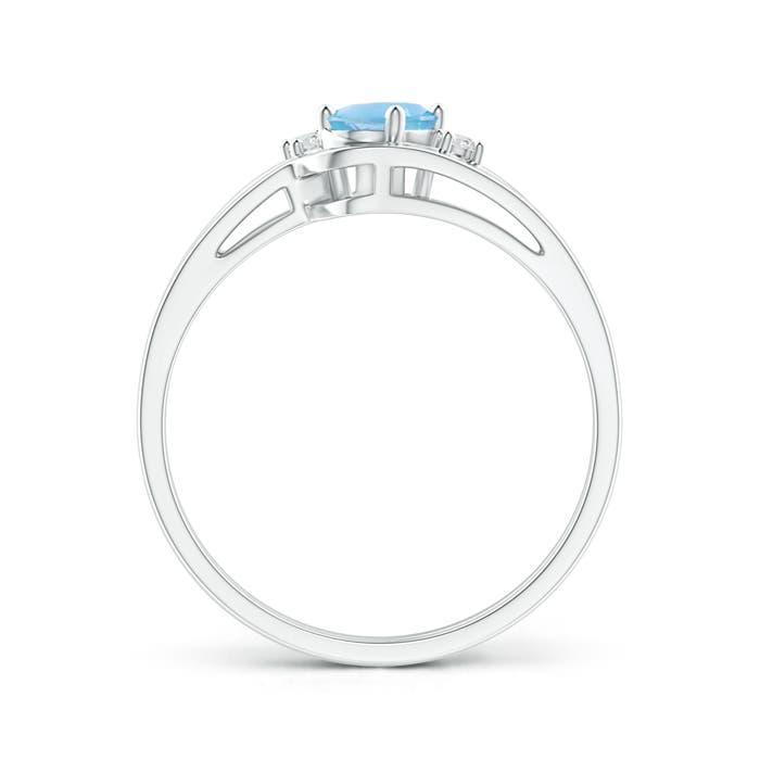 A - Swiss Blue Topaz / 0.56 CT / 14 KT White Gold