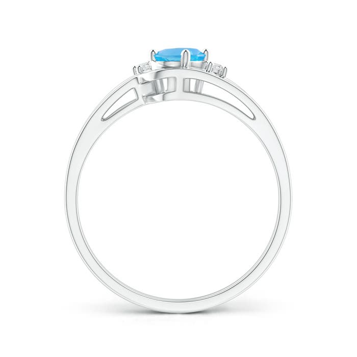 AA - Swiss Blue Topaz / 0.56 CT / 14 KT White Gold